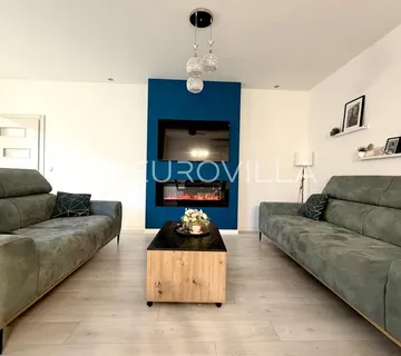 Đakovo, Centar, novouređena kuća 250 m²