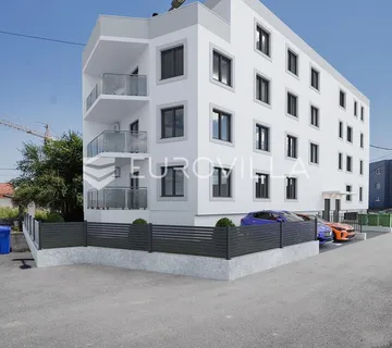 Zaprešić, novogradnja, peterosoban stan s terasom 100,59 m² i parking