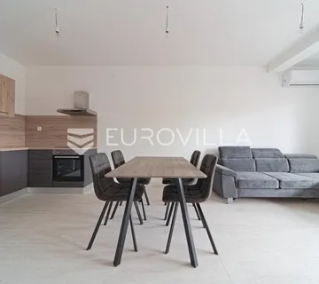 Osijek, Novi Grad, prekrasan četverosoban stan s vrtom u novogradnji