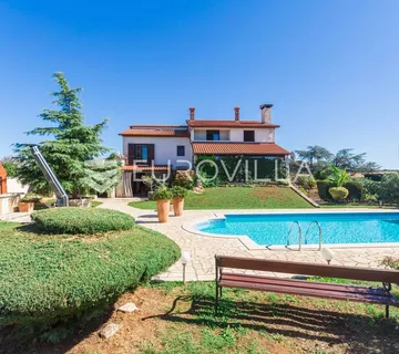 Pula, Veli Vrh, vila s 4 odvojena apartmana, bazenom i velikom okućnicom - cover
