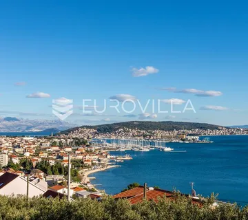 Trogir, jednosoban stan s natkrivenim balkonom i parkirnim mjestom - cover