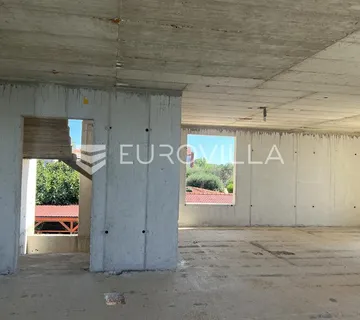 Otok Pag, plaža Perilo, trosoban stan u luksuznoj novogradnji PRVI RED DO MORA - Povljana