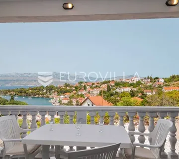 Brač-Splitska, Kuća  sa prekrasnim pogledom na uvalu i more - cover