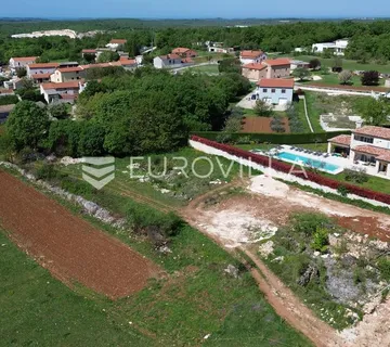 Istra, Ladići, ekskluzivno građevinsko zemljište s projektom i pravomoćnom građevinskom dozvolom - Mrgani, Kanfanar