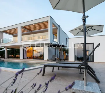 Labin, Santalezi, Luksuzna vila s wellnessom, grijanim bazenom, teretanom, mirna lokacija