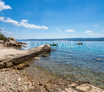 Omiška rivijera, zemljište prvi red uz more - Stanići, Omiš