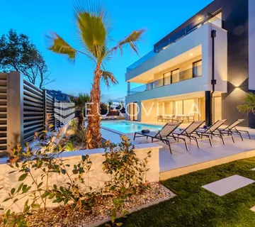 Zadar, Privlaka, ekskluzivna moderna vila s bazenom i wellness zonom