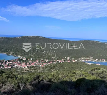 Zadar, otok Ist, građevinsko zemljište prvi red uz more