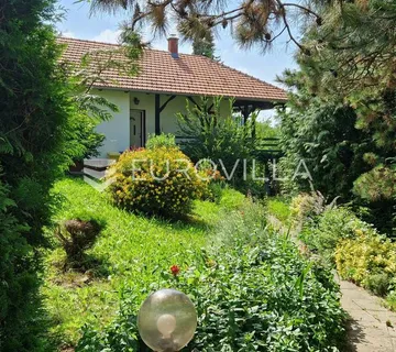 Gornji Kneginec, Varaždin Breg, kuća s prekrasnim dvorištem i pogledom na Varaždin - Varaždin Breg, Gornji Kneginec