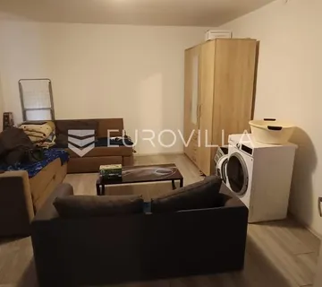 Karlovac, Banija, stan 37 m², odlična lokacija, renoviran