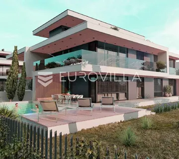 Istra, Rovinj, luksuzni trosobni stan u prizemlju 129,57 m² s vrtom 625 m² i bazenom