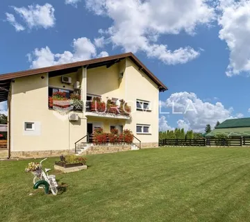 Kuća, Plitvice, Rakovica, 4 apartmana, okućnica 1200 m²