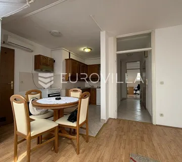 Đakovo, Centar, trosoban stan 61 m² sa spremištem