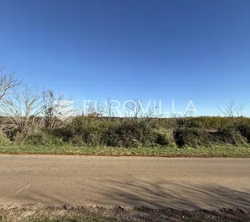 Ližnjan, Muntić, građevinsko zemljište s važećom dozvolom i plaćenim doprinosima, 826 m² - cover