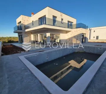 Istra, Tar, kamena kuća s bazenom