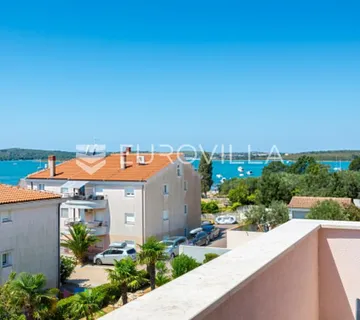 Istra, Medulin, velika samostojeća kuća sa 7 apartmana 100 m od mora