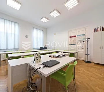 Osijek, Centar, dva opremljena ureda, trenutno učionice za zakup 30 m² i 25 m²