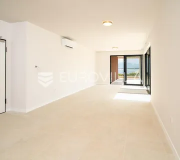 Zadar, Privlaka, luksuzni dvosoban stan 1. red do mora, 107,60 m²
