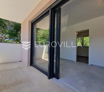 Vir, apartman na 1. katu s dvije spavaće sobe, novogradnja