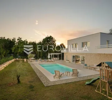 Istra, Žminj, prekrasna vila od 160 m2, na velikoj okućnici od 1100 m2