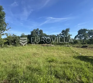 Istra, Sošići, građevinsko zemljište 1190 m² s dodatnim poljoprivrednim zemljištem 4666 m² - Sošići, Kanfanar