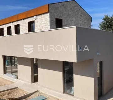 Istra, okolica Bala, kamena dizajnerska kuća 176 m² s bazenom - cover