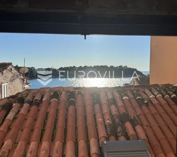 Istra, Rovinj, kamena kuća 100m2 na 3 etaže na 30 metara od mora