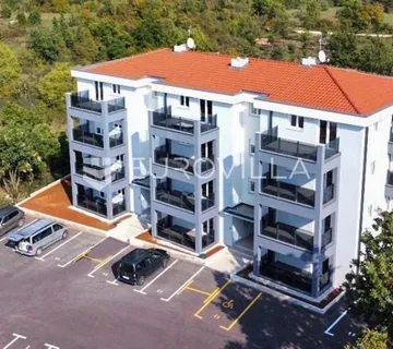 Istra, Poreč, Moderan stan u novogradnji s privatnim vrtom od 200 m² - Žbandaj, Poreč