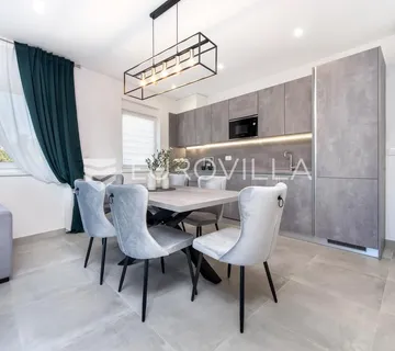 Istra, okolica Rovinja, predivan namješten dvosoban stan 85 m² 800m od mora