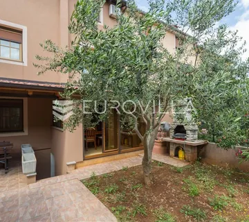 Istra, Pula PRILIKA ZA INVESTICIJU, apartmanska kuća podijeljena na 3 stambene jedinice - cover