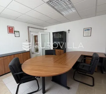 Đakovo, Poslovni uredi s vlastitim parkingom, 130 m²