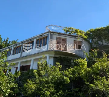 Gornja Podstrana, dvije legalizirane kuće u bloku ukupne površine 861 m² - Podstrana - Miljevac, Podstrana