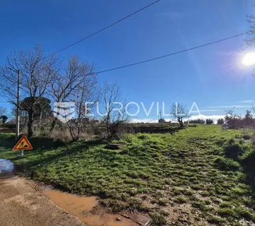 Kaštelir, građevinsko zemljište 1180 m² - Kaštelir, Kaštelir - Labinci
