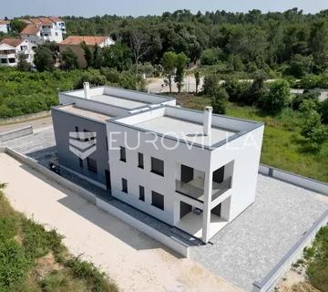 Zadar, Zaton, trosoban stan s krovnom terasom, 50 m od mora - cover