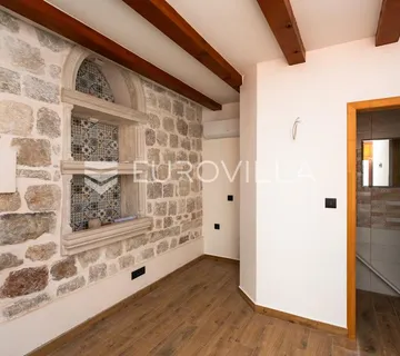 Stari Grad Dubrovnik, renovirana kamena kuća - cover