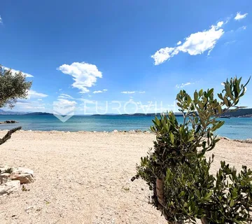 Kaštel Štafilić, kuća na prostranom zemljištu u provom redu do mora - Kaštel Štafilić, Kaštela