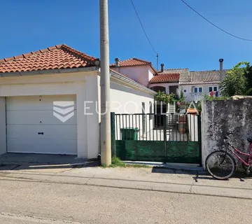 Zadar, Nin obiteljska kuća s pogledom na Velebit - Vrsi