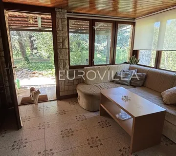 Pula, Monte Šerpo, trosoban stan s prostranom okućnicom na mirnoj poziciji - cover