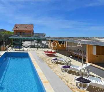 Skradin, Dubravice, kuća sa 7 apartmana i velikim bazenom, 760 m² - cover