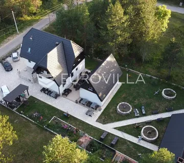Plitvička jezera, Korenica, dvije kuće 470 m² - cover