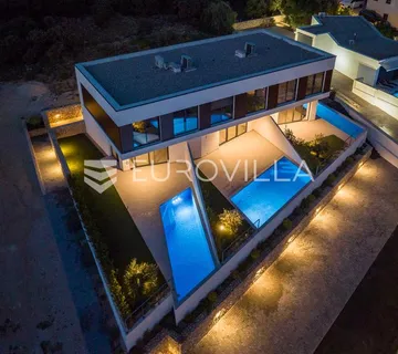 Pag, Mandre, trosoban stan u luksuznoj vili s privatnim bazenom i pogledom na more 130 m² - cover