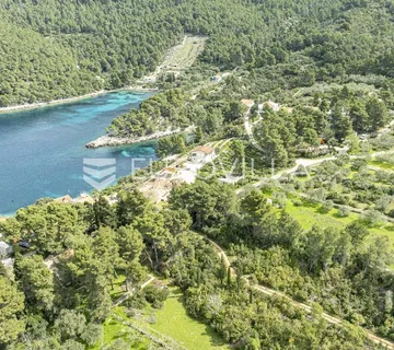 Otok Korčula, Vela Luka, građevinsko zemljište sa nedovršenim objektom - cover