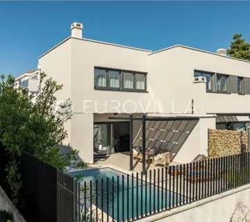 Zadar, Privlaka, Luksuzna dizajnerska vila s bazenom neto korisne površine 132,89 m²