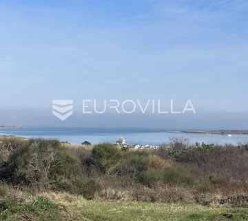 Ližnjan, poljoprivredna parcela NKP 1100 m2 s objektom i prekrasnim pogledom more