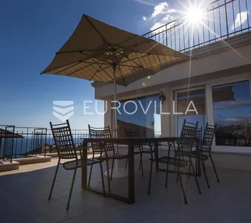 Opatija, luksuzni stan 205,88 m² sa pogledom, terasa, vrt