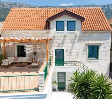 Kaštela, Kaštel Sućurac, predivna kamena kuća uz more - cover