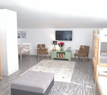 Karlovac, hostel 500 m², mirna lokacija, blizina centra - cover