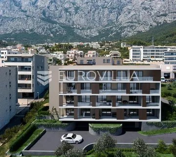 Makarska, ekskluzivni trosoban stan u novogradnji s vrtom i liftom