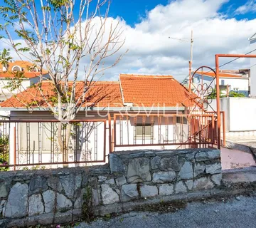 Split, Brda, stambena prizemnica površine 105 m2 - cover