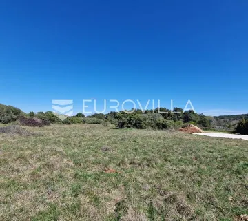 Istra, Volme, građevinsko zemljište 1500 m², 300 metara od mora, pogled na prirodu i šumu - Pomer